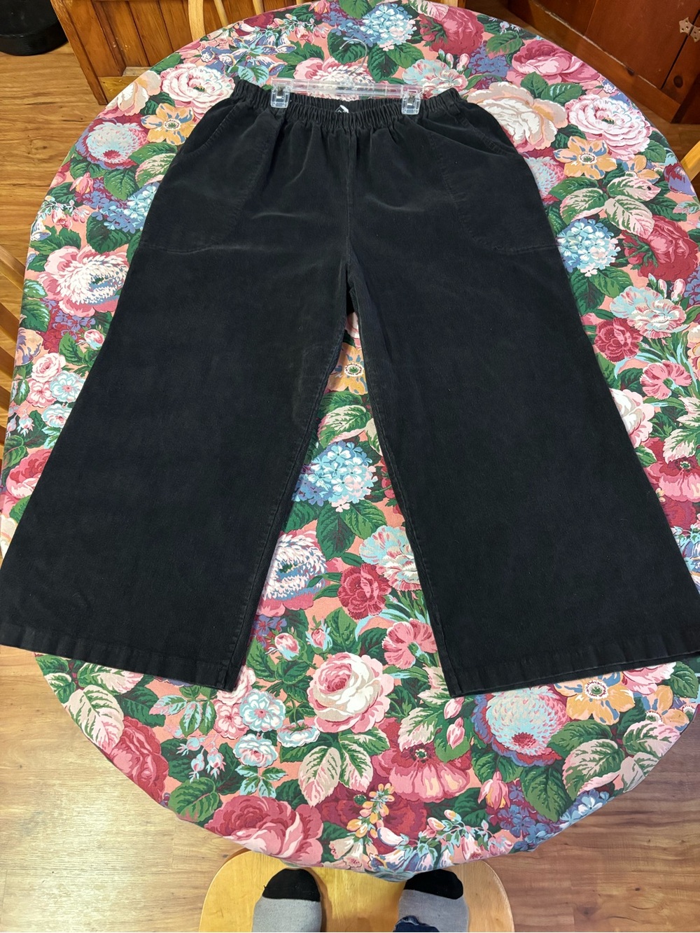 Wide-Leg Corduroy Pants in Black - Casual Elastic Waist
